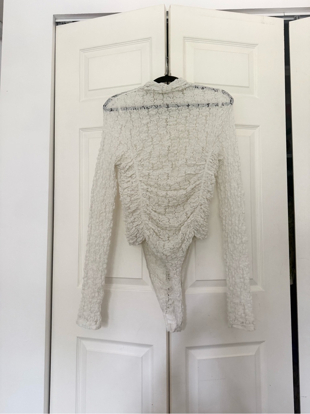 Free People intimately Day & Night Long-Sleeve Ruched Lace Bodysuit Ivory White - Picture 8 of 9